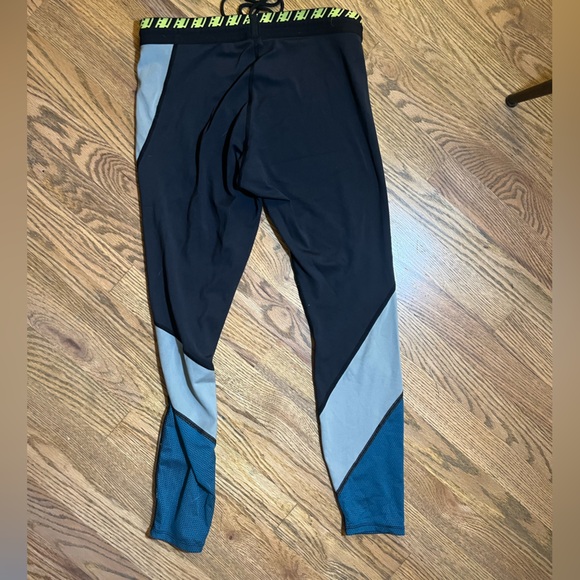 Hoka women’s run tights - Picture 2 of 3